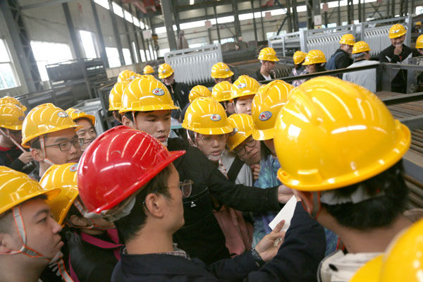 河南科技大学制冷与低温工程专业学子赴隆华参观实习