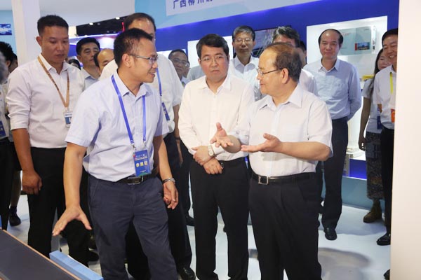 晶联光电8.5代ITO靶材亮相广西创新驱动成果展获自治区鹿书记“点赞”